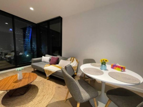 Stunning 1 Bedroom Apartment w Huge Balcony next to Queen Vic Market